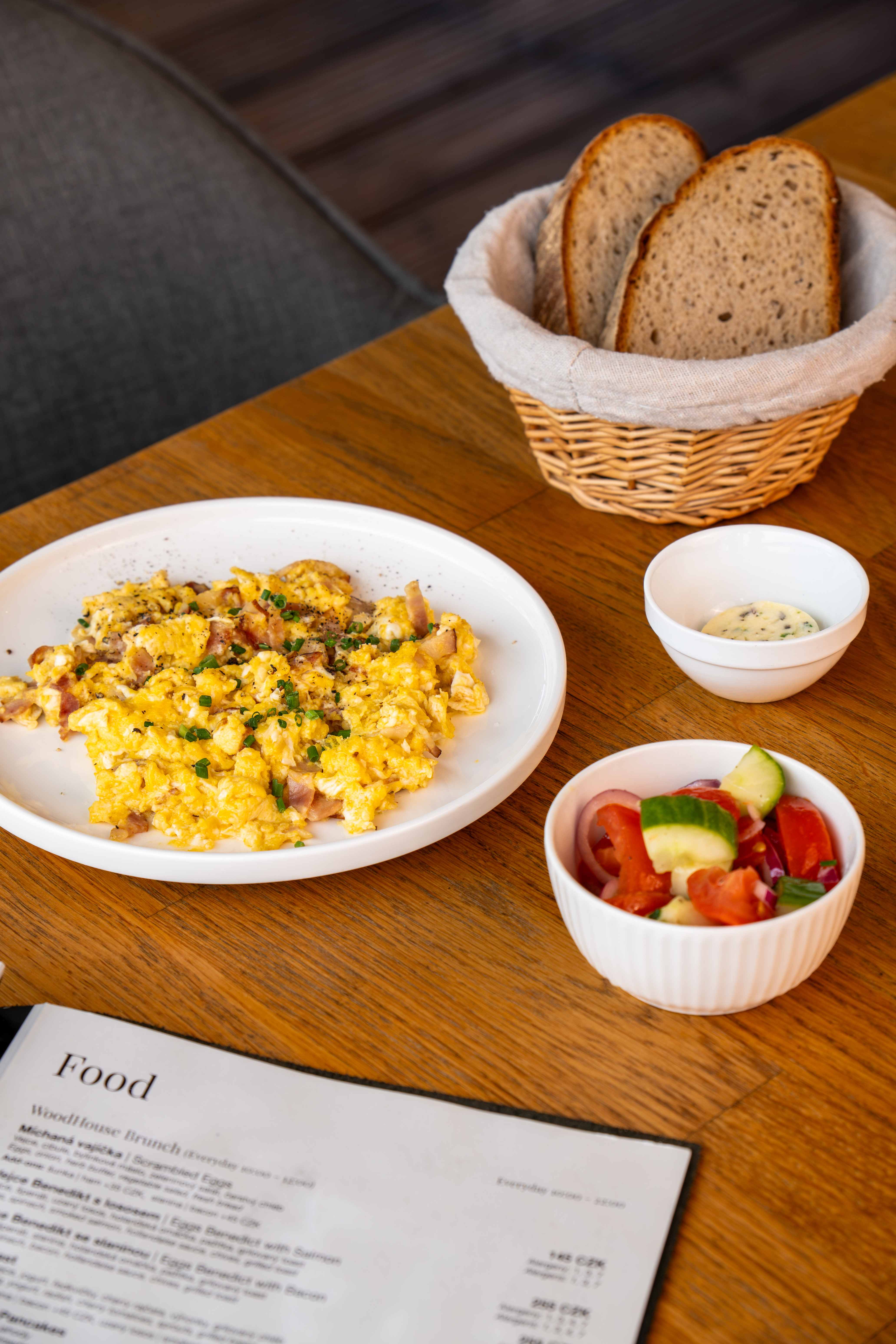 Míchaná vajíčka — Scrambled Eggs
